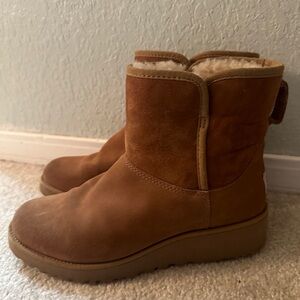 Ugg wedge boot size 7
